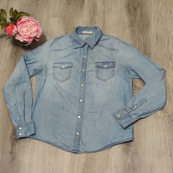 iris Tops - DONATING-MUST BUNDLE Button Down Chambray Shirt